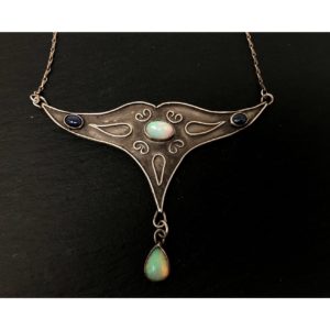 Ethioian-opal-silver-antiqued-sapphire-necklace-front-sandrakernsjewellery