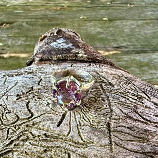 amethyst-ring-silver-textured-claw-front-sandrakernsjewellery amethyst-ring-silver-textured-claw-front-sandrakernsjewellery