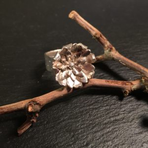 chrysanthemum-ring-dotted-front-1-sandrakernsjewellery
