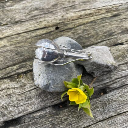 crocus-brooch-side-petals-saffron walden-sandrakernsjewellery