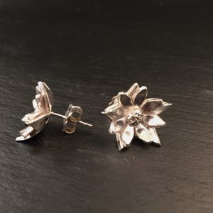 flower-earring-small-side-sandrakernsjewellery