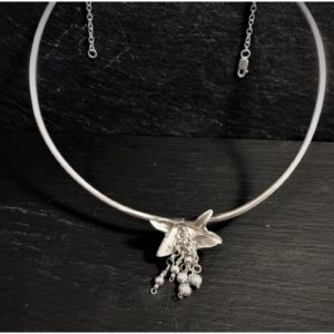 geranium-collar-pearl-2-silver-sandrakernsjewellery