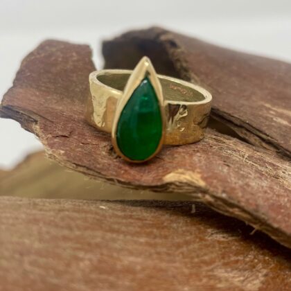 gold-emerald-ring-pear-front-sandrakernsjewellery