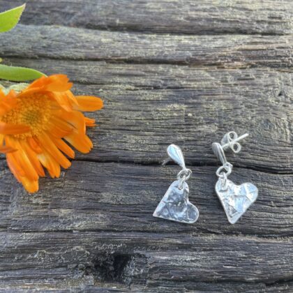 heart-hammered-earrings-stud-silver-side-sandrakernsjewellery