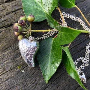 heart-hollow-silver-puffed-pendant-textured-clasp-sandrakernsjewellery