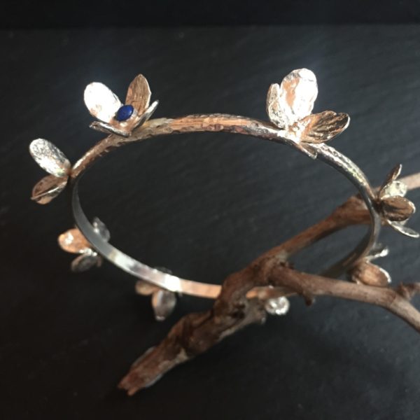 hydrangea-lapis-bangle-front-sandrakernsjewellery