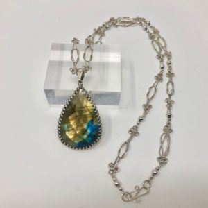 labradorite-pendant-silver-handmade chain-sandrakernjewellery