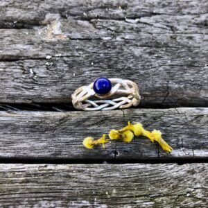 lapis lazuli-ring-plaited-wood-sandrakernsjewellery