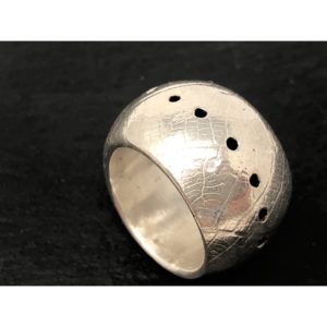 leaf-imprint-barrell-ring-holes-silver-1-sandrakernsjewellry