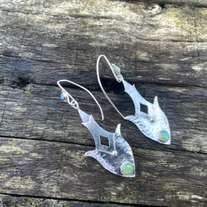 opal-earrings-silver-wire-dropper-hammered-green-sandrakernsjewellery
