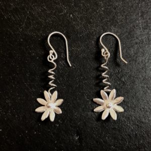 silver-daisy-earrings-spiral-sandrakernsjewellery