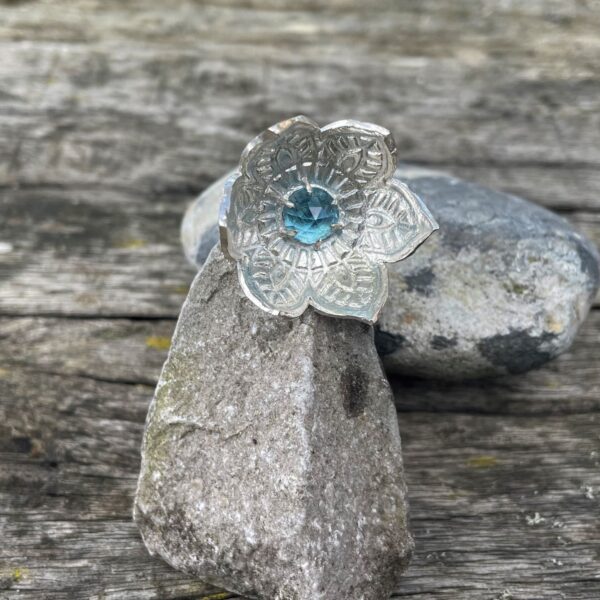 sky-blue-topaz-flower-ring-sterling silver-sandrakernsjewellery