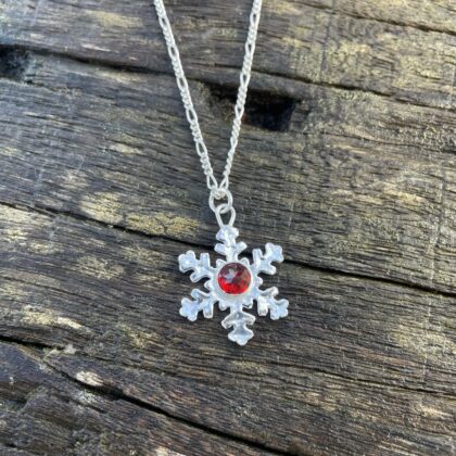 snowflake-pendant-garnet-faceted-red-silver-sandrakernsjewellery